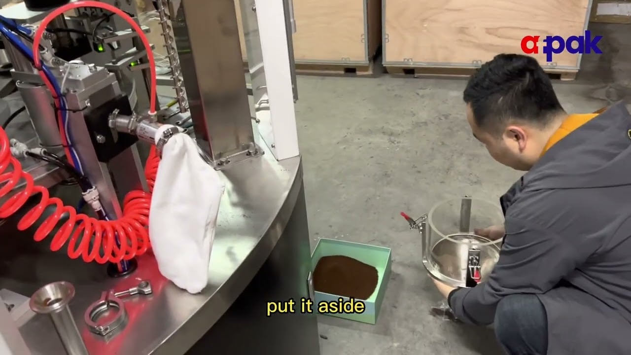 cómo limpiar el sistema de llenado y el alimentador de vacío en la máquina llenadora y selladora de cápsulas de café RN1S