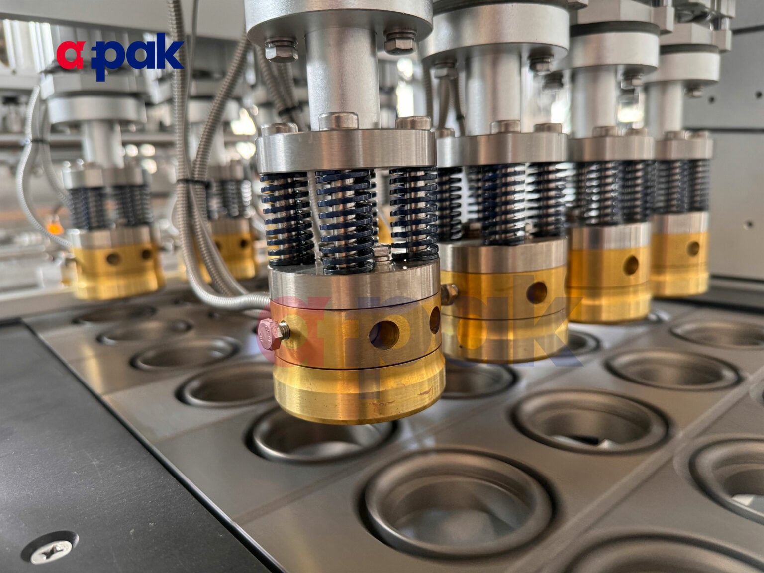 H4 K-Cup heat-sealing station