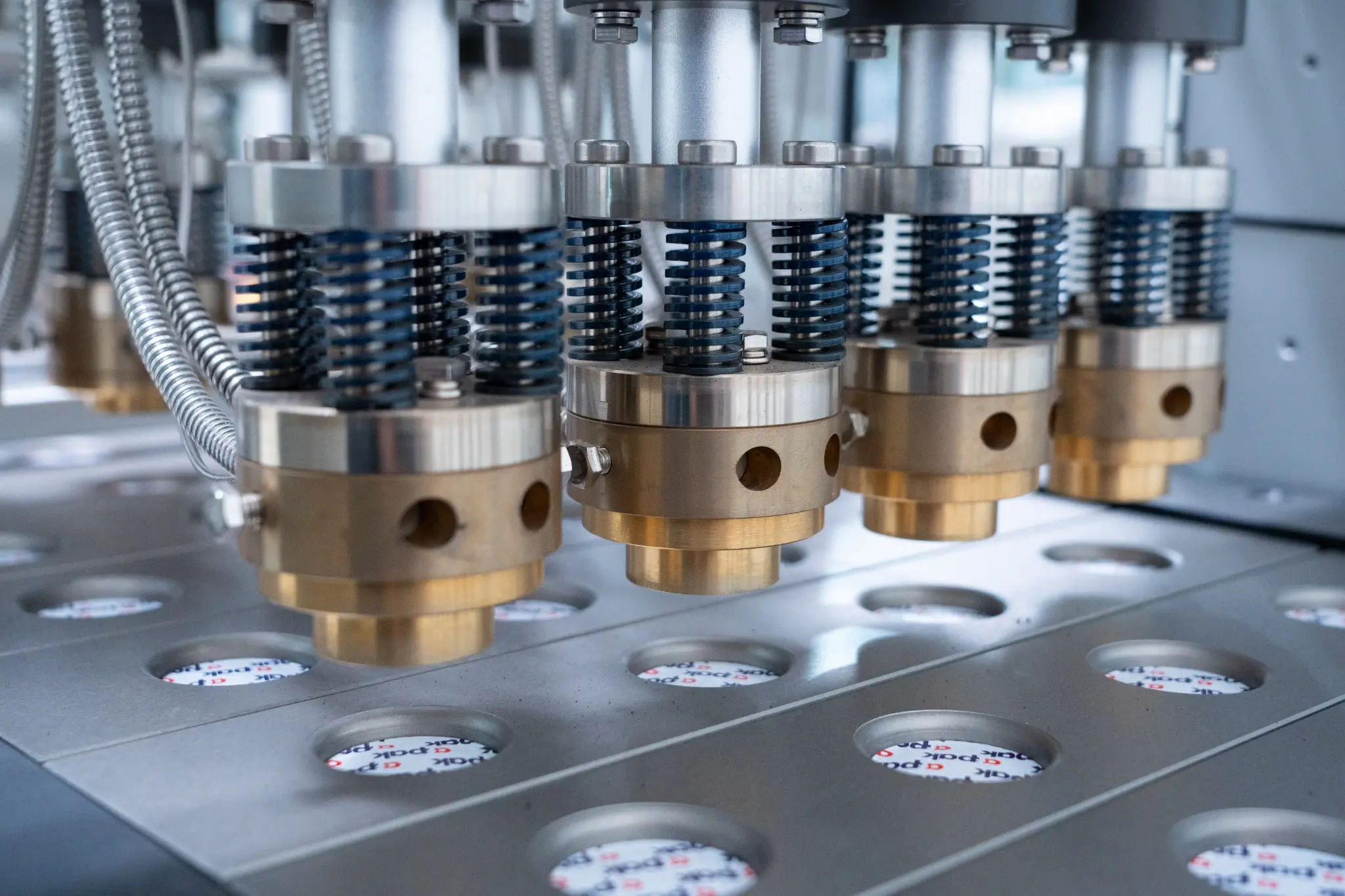 Têtes de thermoscellage multi-stations sur une machine d'emballage de capsules de café AFPAK