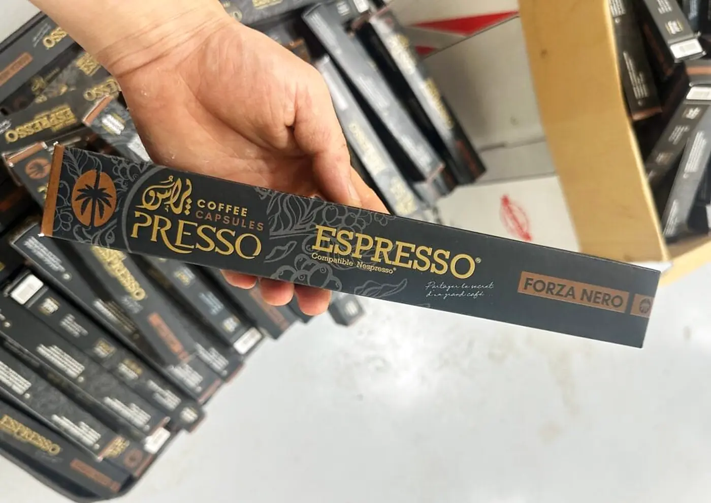 Carton de vente au détail de capsules de café fini produit par le client algérien